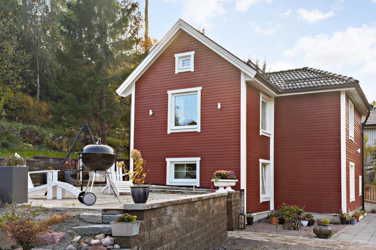 Charming Apartment In A Red House In Stockholm Kültér fotó